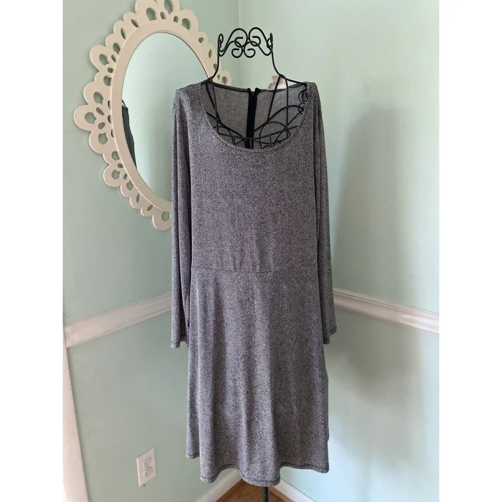 Michael Kors Long Sleeve Dress - Black White- Size 1X - Back Zip